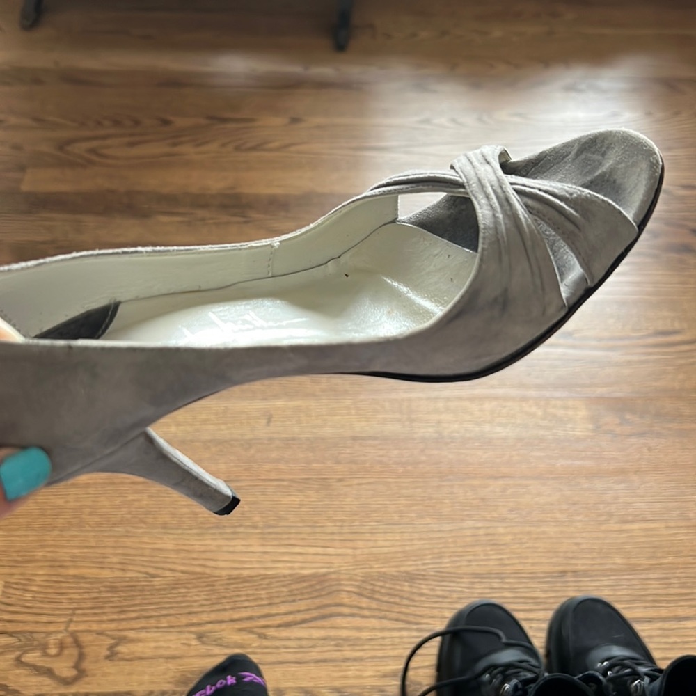 We are selling these gray heels at small price.